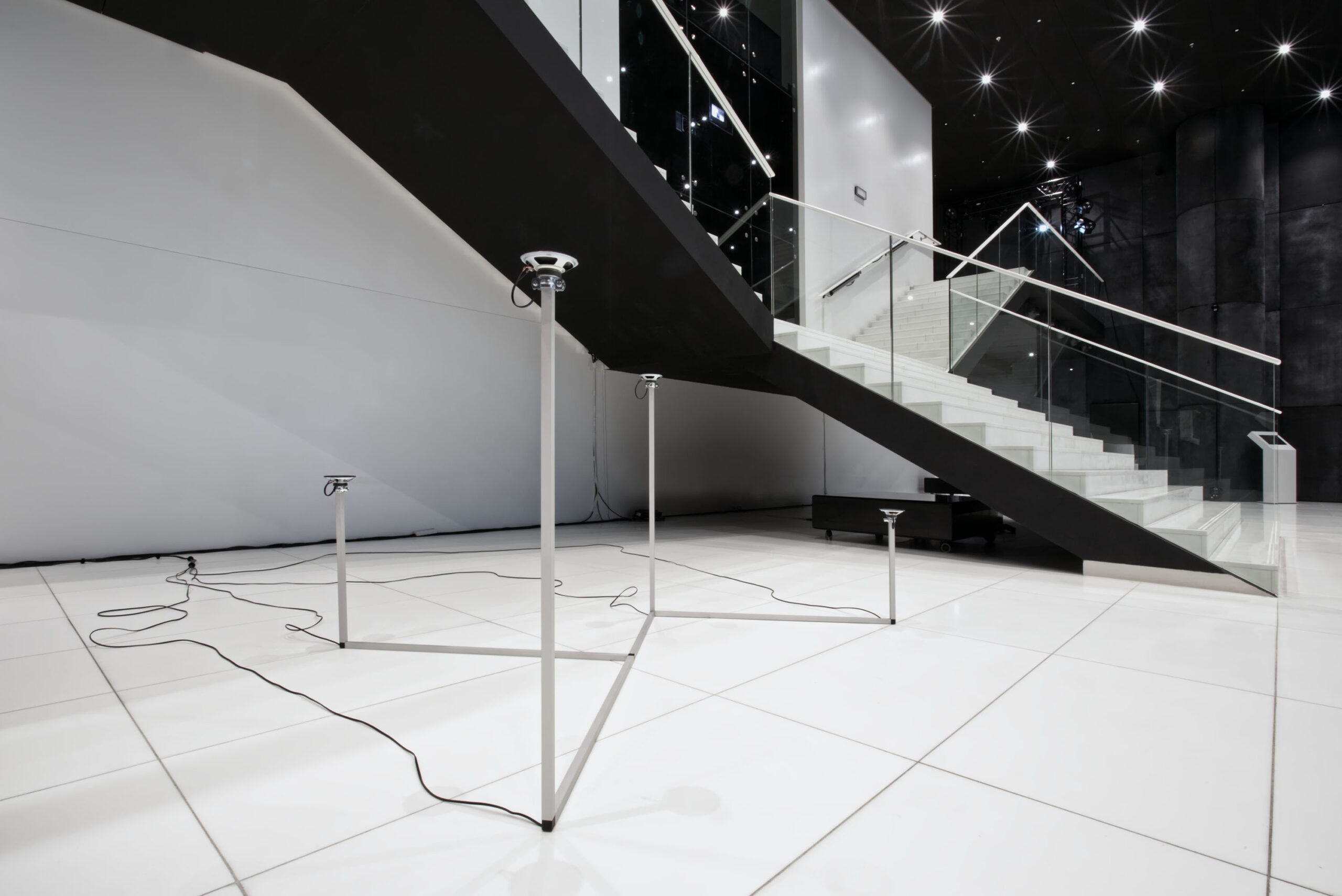 Unstable Oscillations – Ewa Doroszenko and Jacek Doroszenko audiovisual exhibition 01