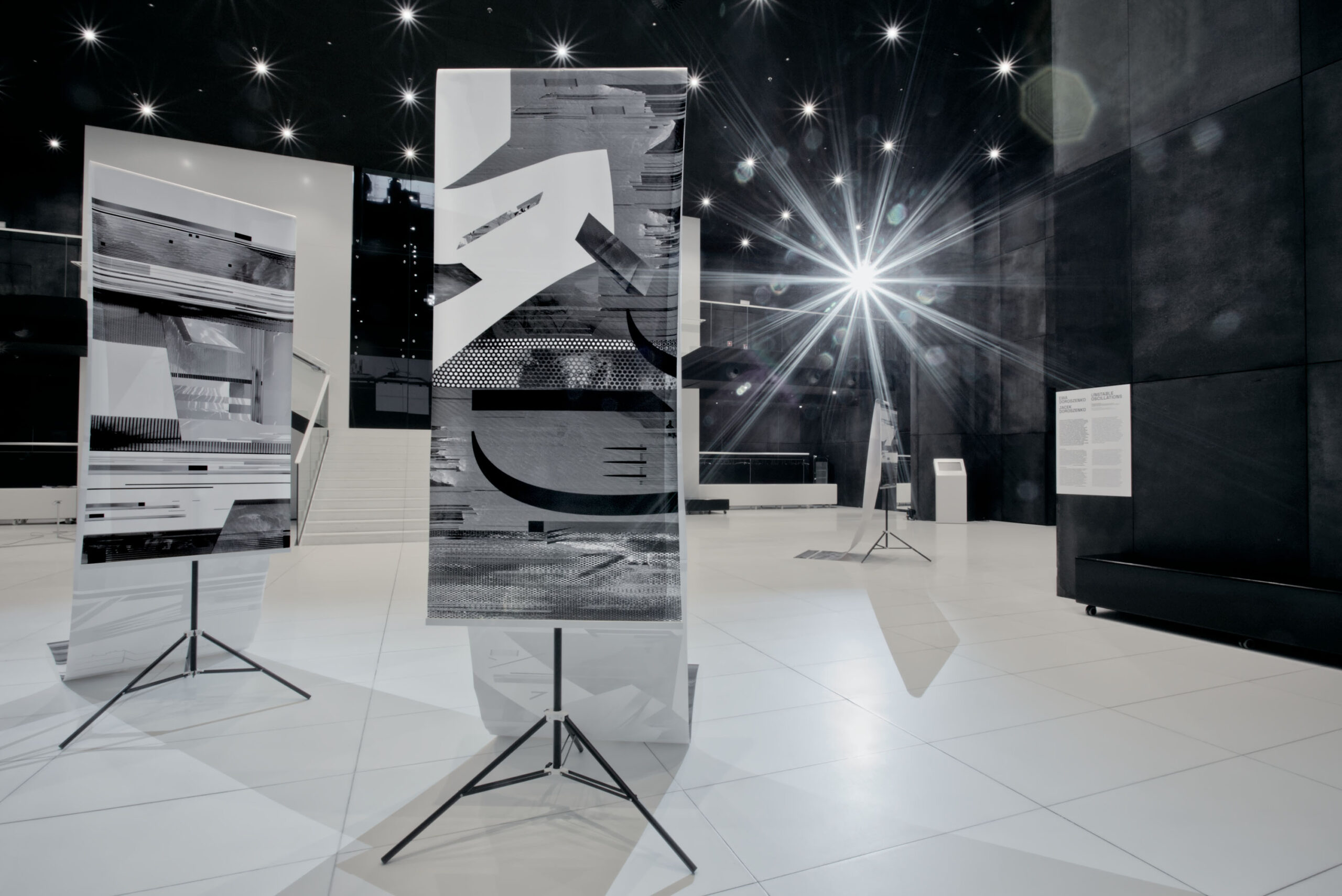 Unstable Oscillations – Ewa Doroszenko and Jacek Doroszenko audiovisual exhibition 08