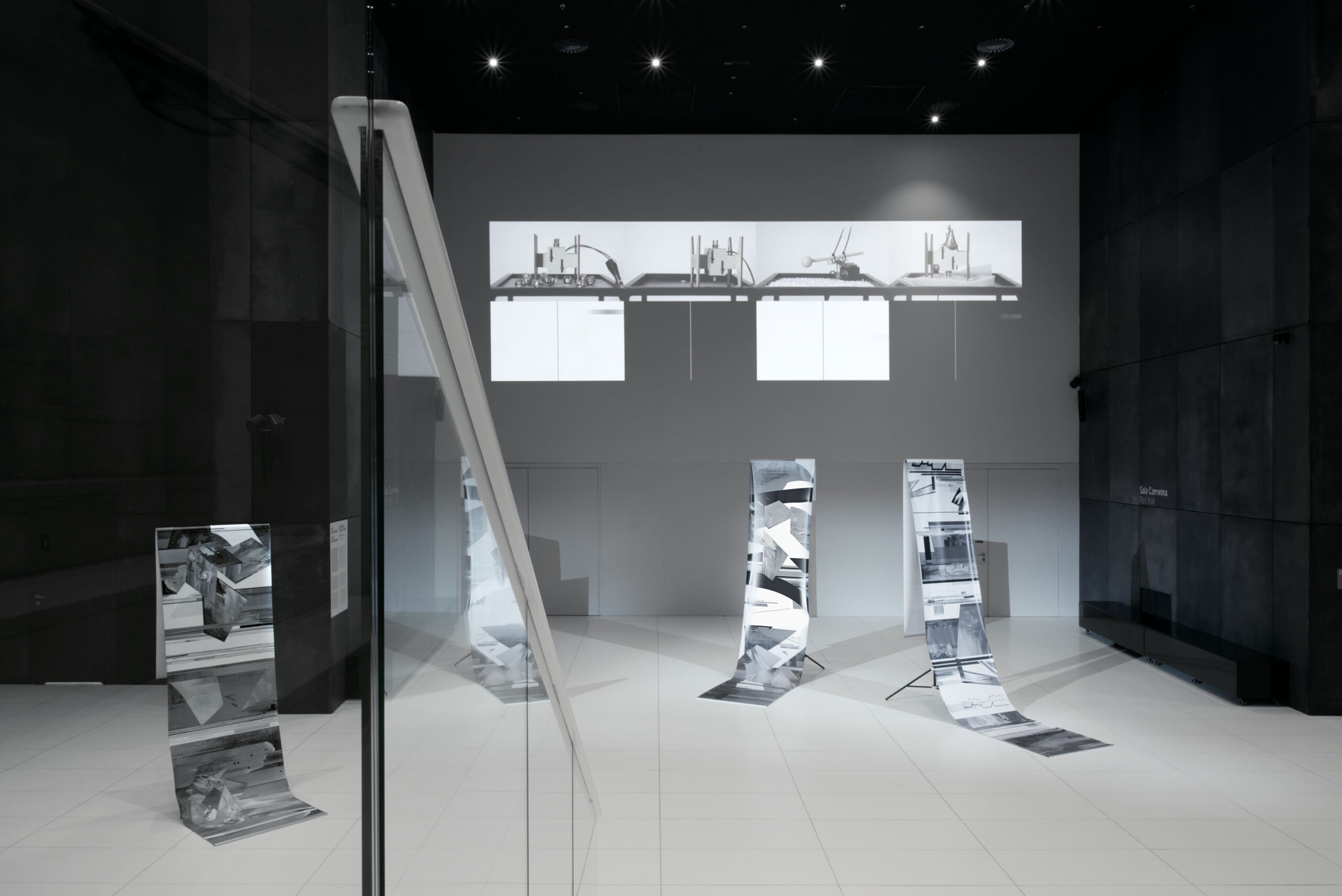 Unstable Oscillations – Ewa Doroszenko and Jacek Doroszenko audiovisual exhibition 03